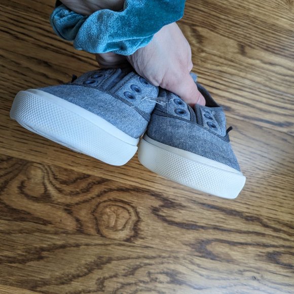 🛍️ BUNDLE ONLY | Toddler Girl Old Navy chambray slip on shoes size 9 - Picture 7 of 10